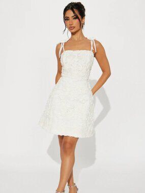 Hello Gorgeous Floral Mini Dress – Ivory White – L – NWT Never Worn